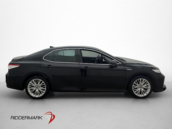 Toyota Camry 9 of 30