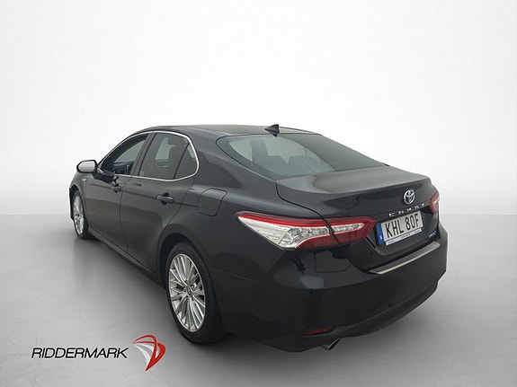 Toyota Camry 6 of 30