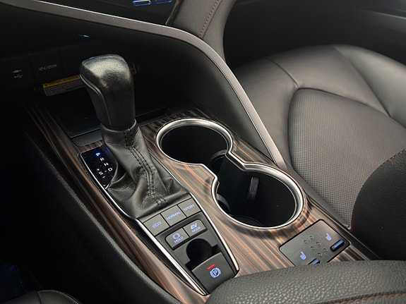 Toyota Camry 27 of 30
