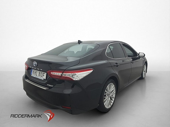 Toyota Camry 8 of 30