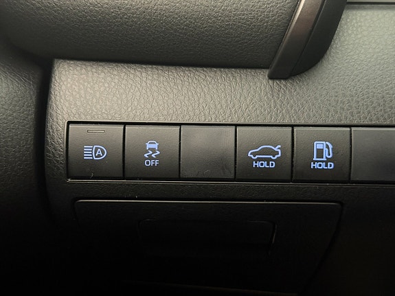 Toyota Camry 15 of 30