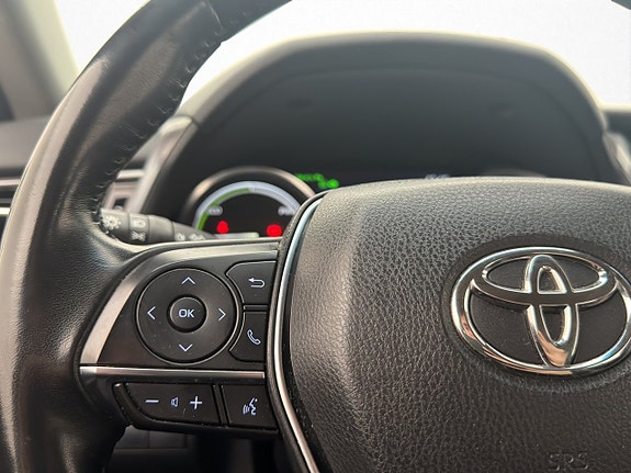 Toyota Camry 17 of 30