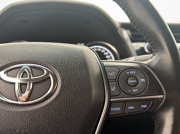 Toyota Camry 19 of 30