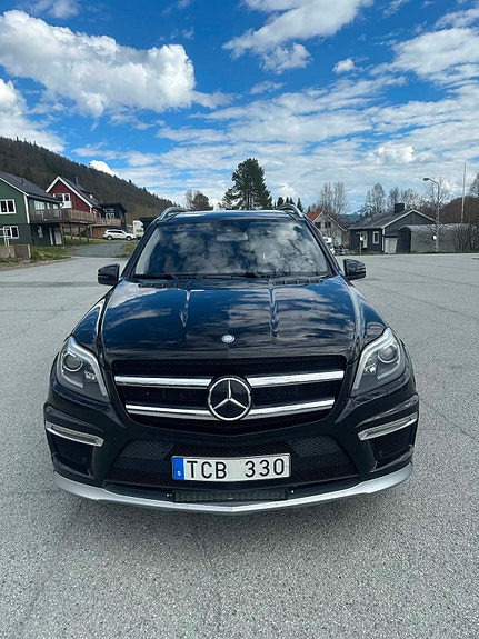 Mercedes-Benz GL63 2 of 5