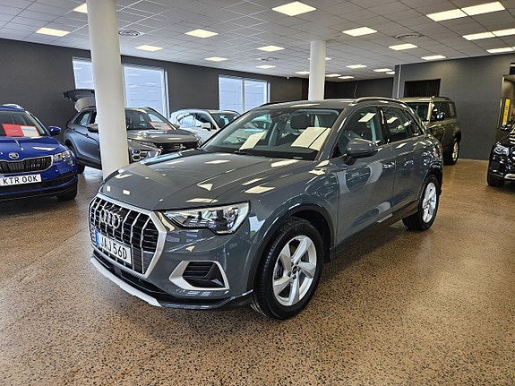 Audi Q3 3 of 5