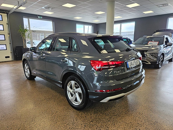 Audi Q3 4 of 5