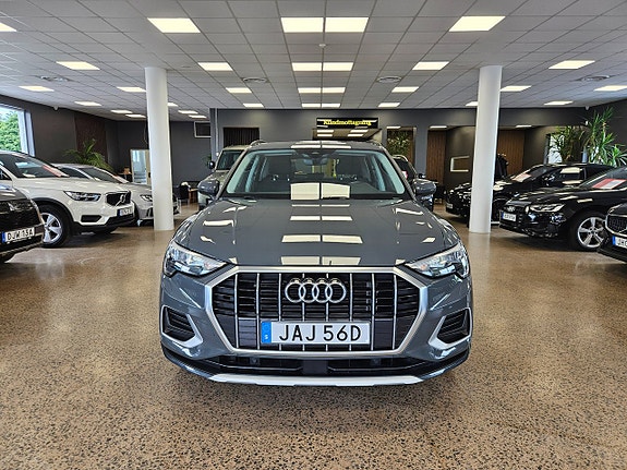 Audi Q3 2 of 5