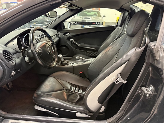 Mercedes-Benz SLK350 8 of 23