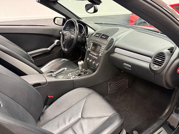 Mercedes-Benz SLK350 11 of 23
