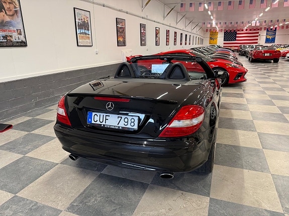 Mercedes-Benz SLK350 4 of 5