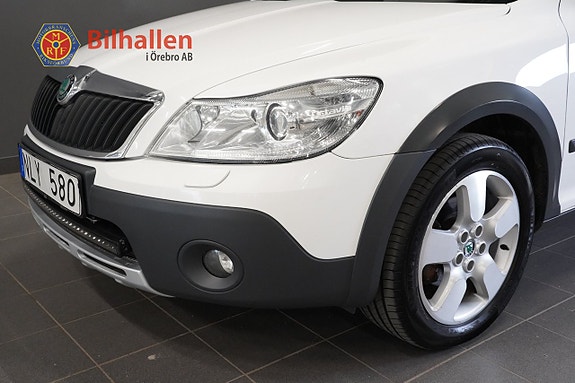 Skoda Octavia Scout 2 of 5
