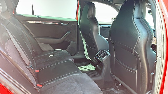 Skoda Superb 9 of 12