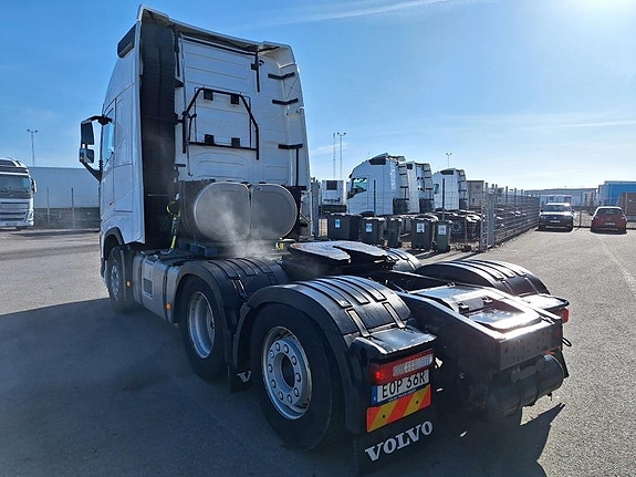 VOLVO Vehicle Tractor 6x2-2 Standard 5 of 17