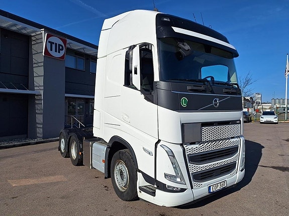VOLVO Vehicle Tractor 6x2-2 Standard 2 of 17