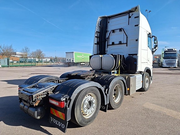 VOLVO Vehicle Tractor 6x2-2 Standard 6 of 17