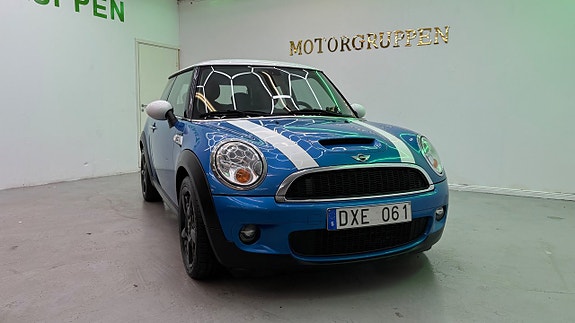 MINI Cooper S 2 of 5