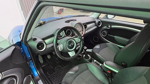 MINI Cooper S 12 of 17