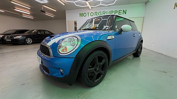 MINI Cooper S 6 of 17