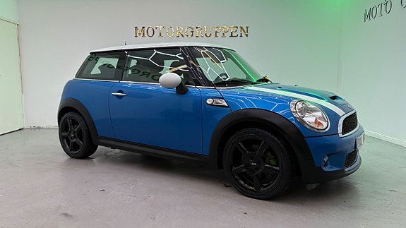 MINI Cooper S 3 of 5