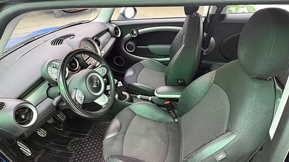 MINI Cooper S 13 of 17