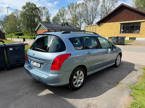 Peugeot 308 SW 3 of 5
