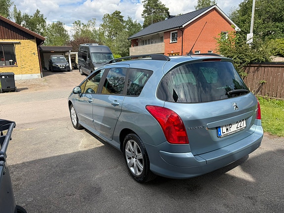 Peugeot 308 SW 4 of 5