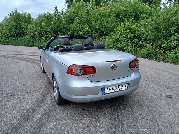 Volkswagen Eos 4 of 5