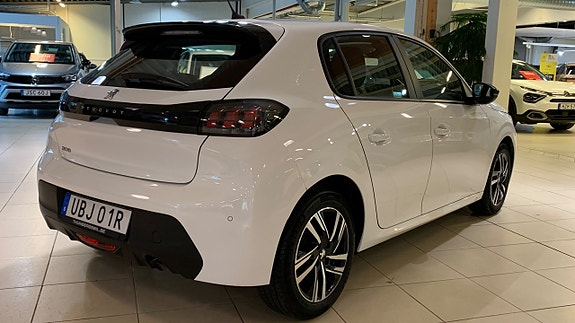Peugeot 208 3 of 5