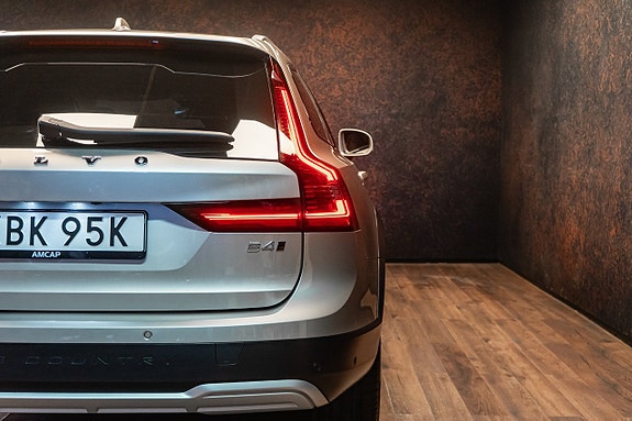 Volvo V90 Cross Country 10 of 28