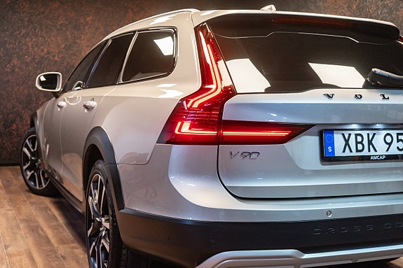 Volvo V90 Cross Country 8 of 28