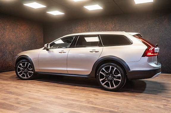 Volvo V90 Cross Country 7 of 28