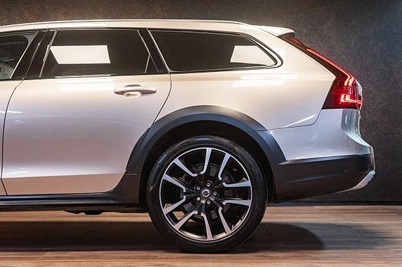 Volvo V90 Cross Country 11 of 28