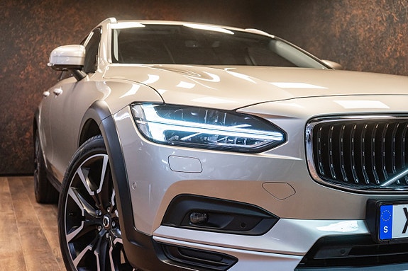 Volvo V90 Cross Country 4 of 5