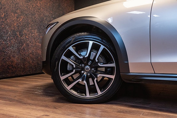 Volvo V90 Cross Country 9 of 28