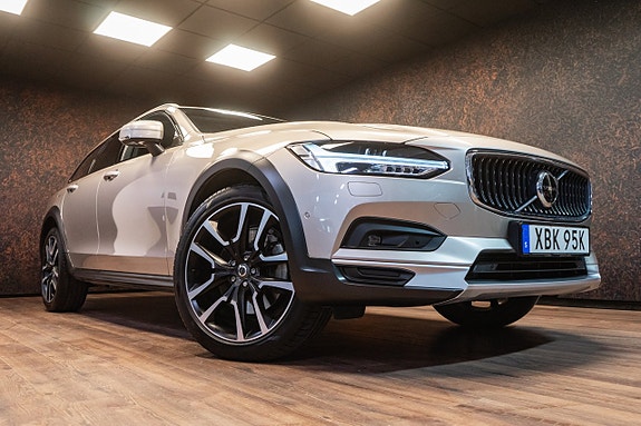 Volvo V90 Cross Country 3 of 5