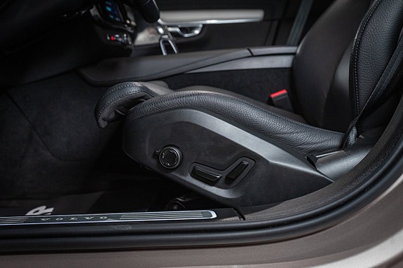 Volvo V90 Cross Country 14 of 28