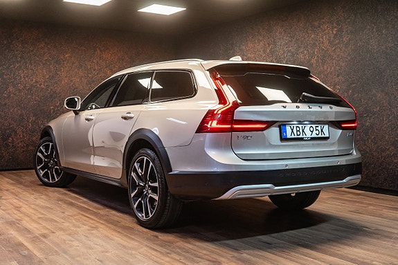 Volvo V90 Cross Country 6 of 28