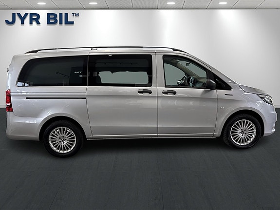 Mercedes-Benz eVito Tourer 2 of 5