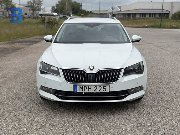 Skoda Superb 2 of 5
