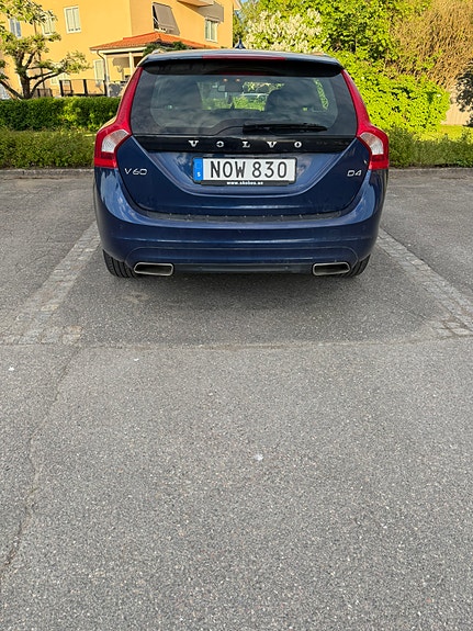 Volvo V60 2 of 5