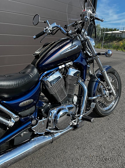 Suzuki Cycles Intruder VS1400 2 of 5