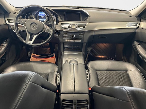 Mercedes-Benz E220 10 of 15