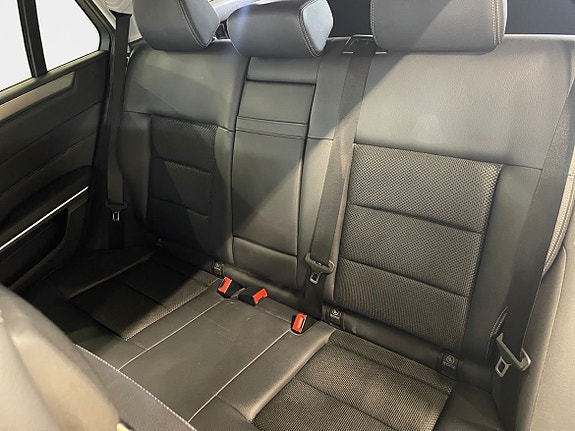Mercedes-Benz E220 13 of 15