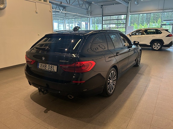 BMW 520d 3 of 5
