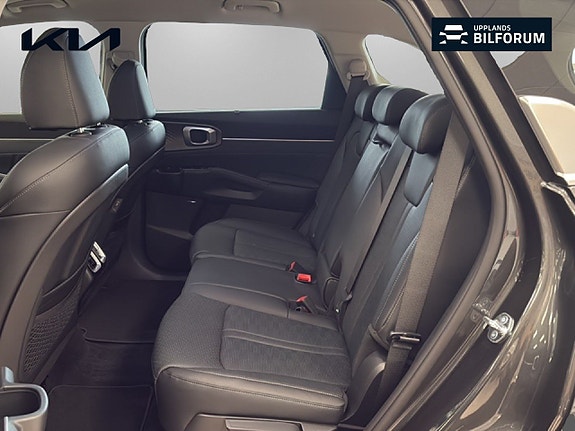 Kia Sorento 9 of 18
