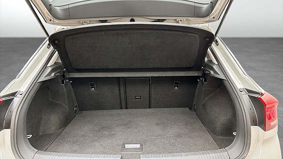Volkswagen T-Roc 12 of 12