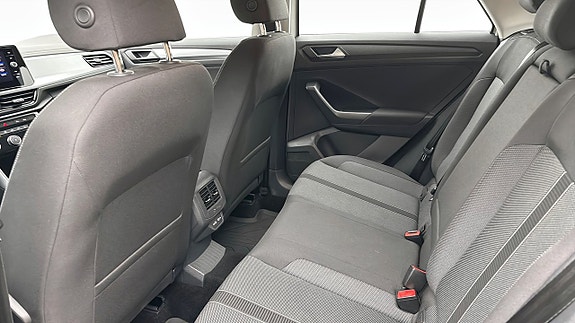 Volkswagen T-Roc 11 of 12