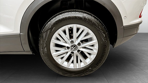 Volkswagen T-Roc 6 of 12