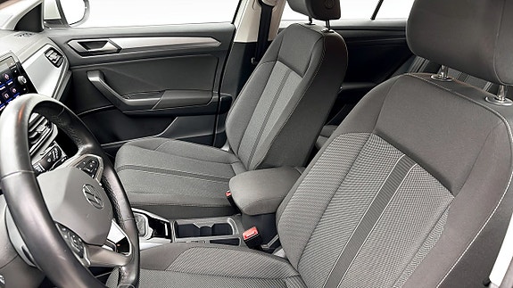 Volkswagen T-Roc 8 of 12