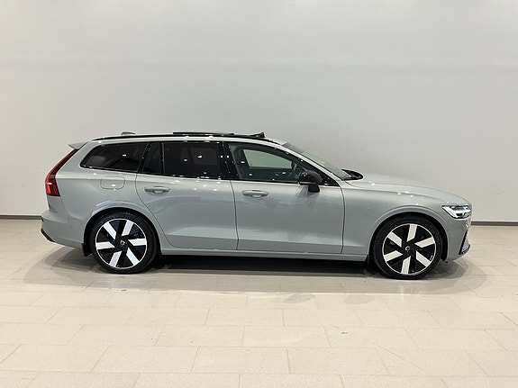 Volvo V60 3 of 5